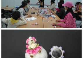 겨울방학특강 리본공예에서 만든 작품과 수업 진행중인 모습입니다