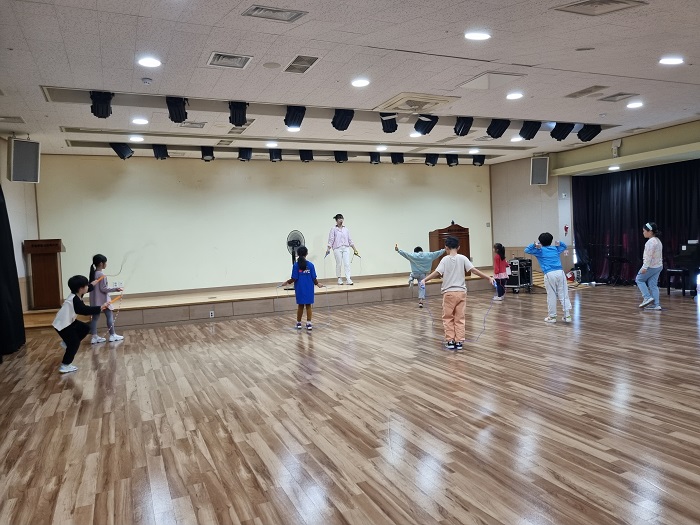 [공간개방사업] 지역주민이 만드는 특강 - 음악줄넘기 특강 진행