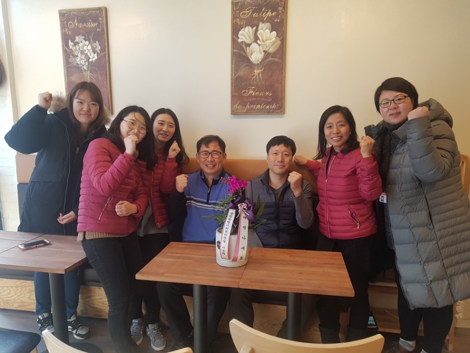 카페 작은언덕 개업 축하화환 전달