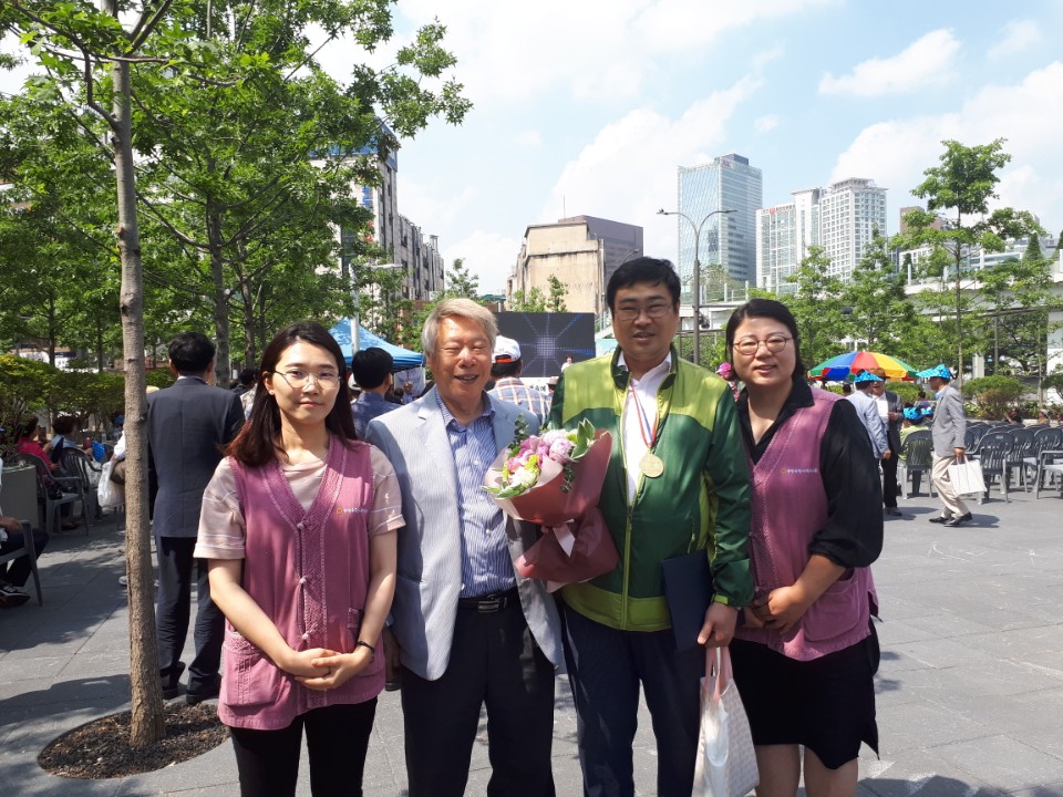 복지관 자원봉사자 이준구씨 경로 효잔치 효행상 수상