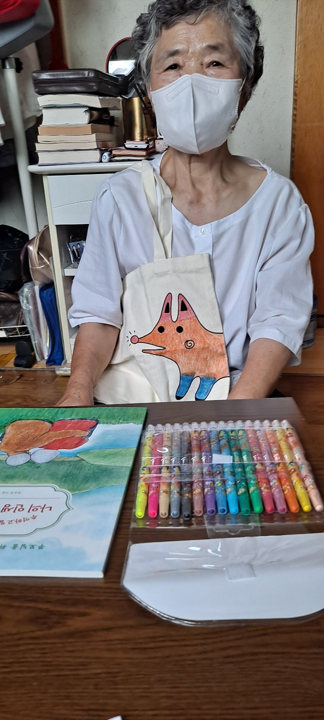 [노인맞춤돌봄서비스] 정서지원 프로그램 ‘추억을 칠하다’ 진행